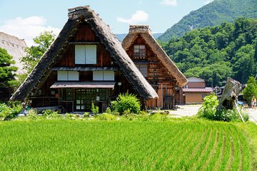 Kanazawa ⇒ Takayama (one way) Including Shirakawago (Private Tour)