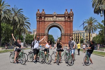 Barcelona City Bike Tour: Highlights and Hidden Gems