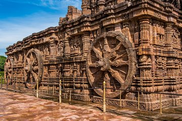 Full Day Tour of Konark Temple and Puri