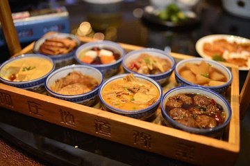 Zhengzhou Erqi Square and Night Markets Private Tour including Dinner