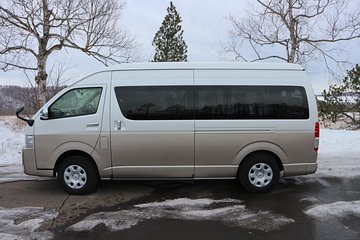 Private Commuter (13 seat) in Osaka Kyoto Nara Kobe with English Speaking Driver