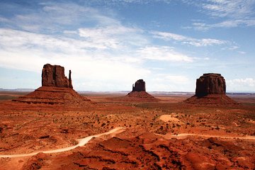 Tour Monument Valley with a Navajo guide (1.5hr TSNGT)