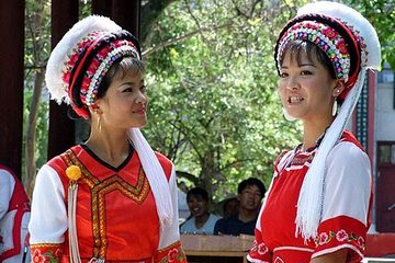 Private tour to Xizhou old town local market Erhai lake three Pagodas from Dali