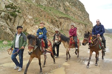 Tibet's panoramic nine-day tour: the holy city of Lhasa + Everest Base Camp + Shenghu Namco