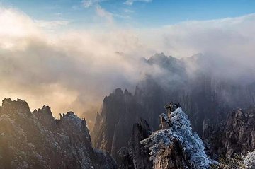 Mountain Huangshan Enthralled