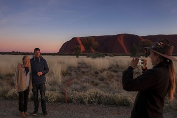 Highlights of Uluru Including Sunrise and Breakfast