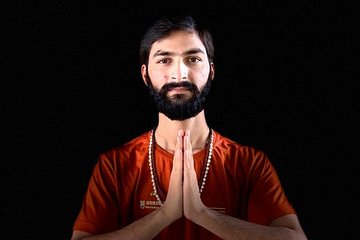 GROUP YOGA CLASS - BEGINNER / ADVANCED - Sunrise Yoga with Ayush in Varanasi