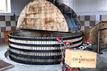 The Connoisseurs from Epernay (Private Half day Champagne Tour)