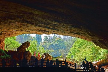 Kunming Private Day Tour to Jiuxiang Cave with Boat Ride