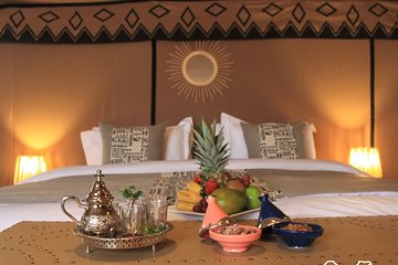 Erg Chebbi: Overnight in Luxury Desert Camp with Camel Ride, Meals&Sandboarding