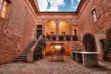 Montalcino: Brunello Wine Tasting & Lunch in a Tuscan Castle