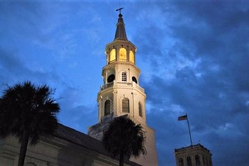 Ghosts of Charleston Night-Time Walking Tour with Unitarian Church Graveyard