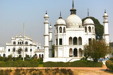 Heritage & Cultural Walk of Lucknow (2 Hours Guided Walking Tour)