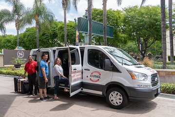 Private Round-trip Airport Transfer: John Wayne Airport to & from Anaheim Hotels