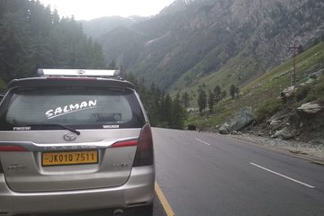 Srinagar Airport Transfers Taxi Service