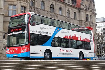 Hop-on hop-off tour in Hanover in a double-decker bus