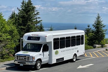 Narrated Bus Tour of Bar Harbor and Acadia National Park (2.5Hr)