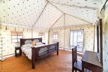 Luxury overnight safari