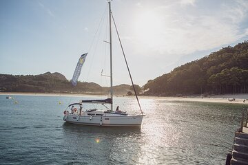 Full Day on the Cíes Islands by Veleiro