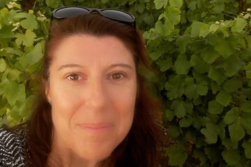 Private wine cellars tour + Lunch