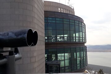 Glimpse into North Korea in 4 hours' layover tour