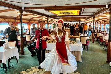 Budapest: Dinner & Cruise on the Danube with Folklore Dance Show & Live Music