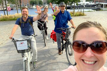 Guided Bike Tour: 2 Hours Highlights of Antwerp