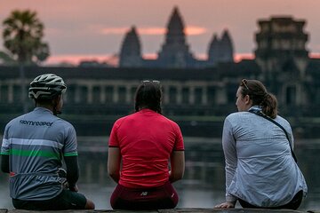 Angkor Sunrise Bike Tour with Breakfast and Lunch Included