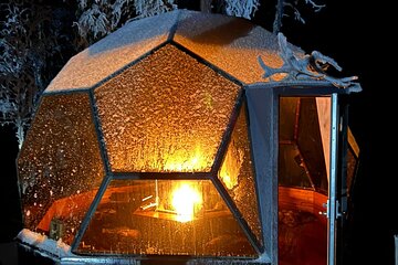 PRIVATE Glass Igloo Dinner Under Northern Lights 
