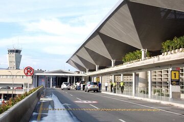 Private Arrival or Departure Transfer: Alfonso Bonilla Aragón Airport 