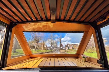 Giethoorn and Zaanse Schans Day Tour Small Group Incl. Boat Ride