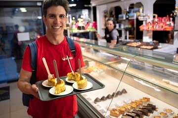 Barcelona: Old Town Evening Tour with 8 Tapas and 4 Drinks