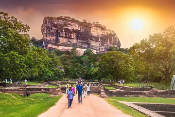 Private Sigiriya Day Tour and Authentic Sri Lankan Lunch Buffet