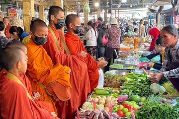 Full day tour by bicycle & tuk tuk,bamboo train,bat cave,villages