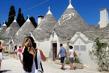 From Lecce: Alberobello Locorotondo and Ostuni 7 hours-Guided tour