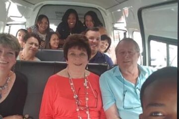 1.Cape Town Airport Transfer (&Private tour trips during yo Stay)