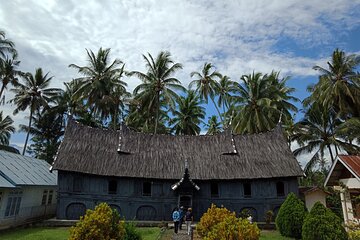 2 Days Private Tour to See Bull Race and Raflesia Arnoldi Flower