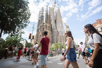 Sagrada Familia Guided Tour with Skip the Line Ticket