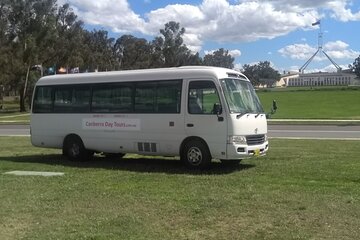 Hop-on Hop-off Sightseeing Tour in Canberra