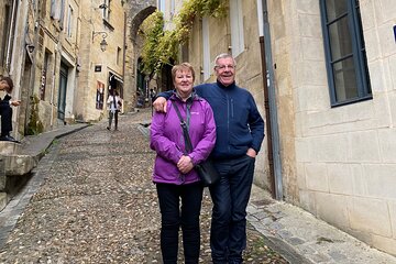 2-Hour Guided Walking Tour in Saint-Émilion with Wine Tasting