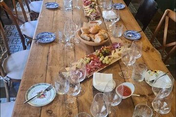 Wine Tasting and Tapas in Bars in Javea Old Town with Lunch