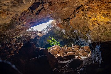  Half Day Private Tour: Caves and Volcanic Refuges